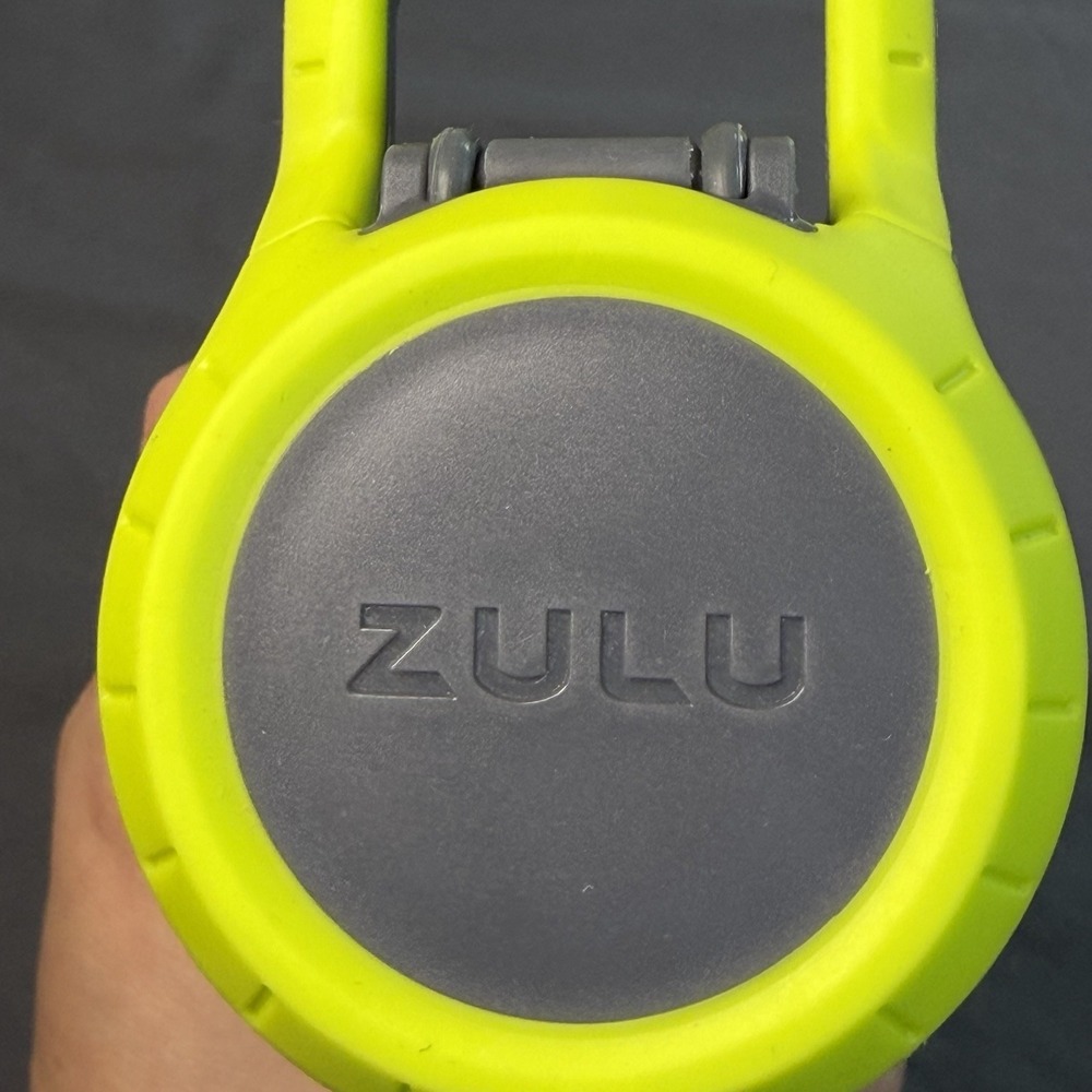 ZULU 34 oz Water Bottle Lime Green Flip Top Lock Lid Silicone Sleeve Plastic - Picture 4 of 5